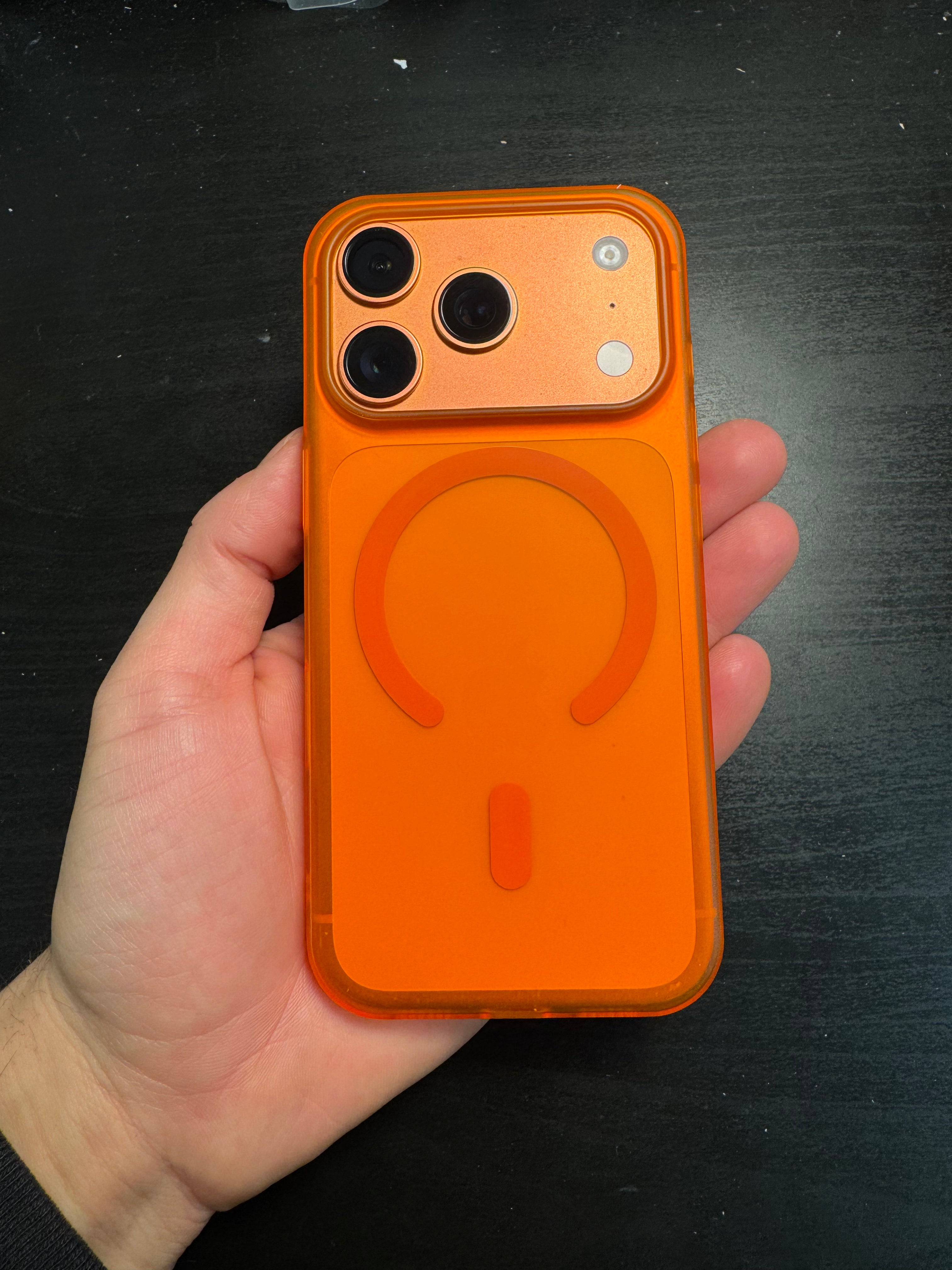 iPhone 17 - Tunt, Hårt MagSafe-skal – Transparent Orange - Leveranstid 1-2 veckor