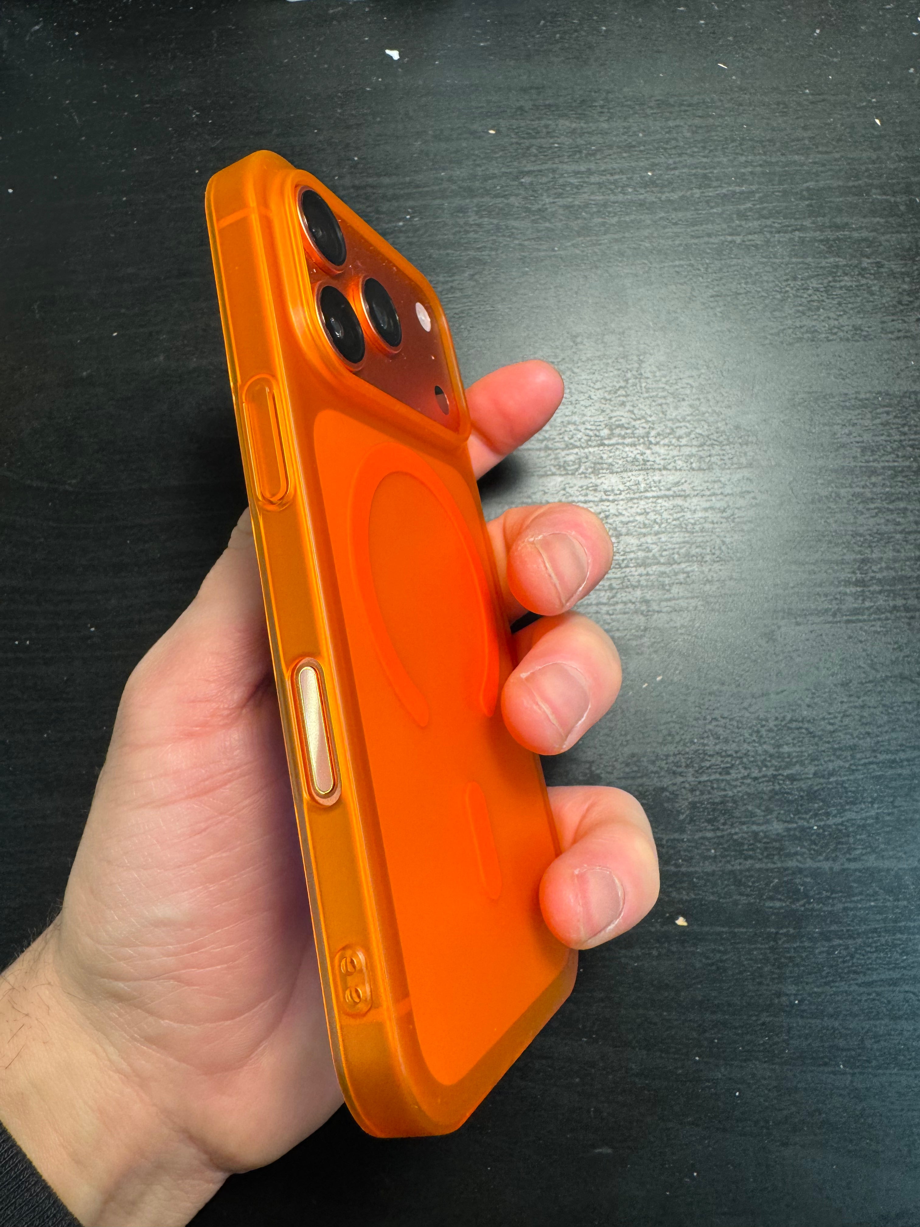iPhone 17 - Tunt, Hårt MagSafe-skal – Transparent Orange - Leveranstid 1-2 veckor